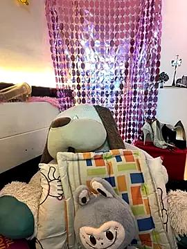 Nicol_V from StripChat is Freechat