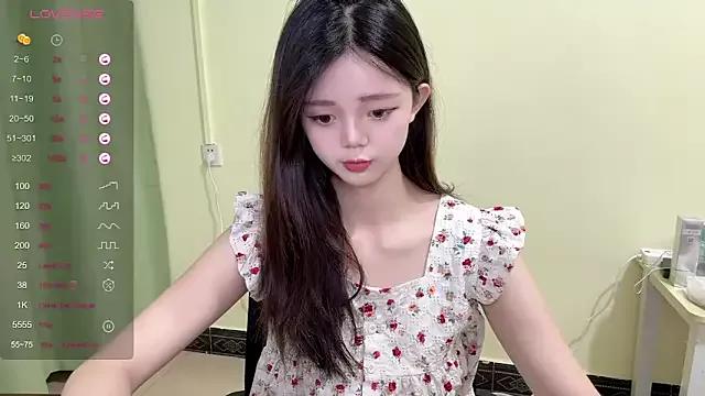 Nicole-13 from StripChat is Freechat