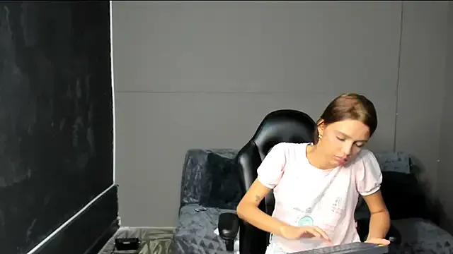 nicolvibes_212 — finger in the pussy