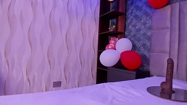 Try our girls live displays and explore the company of endless strippers, with beautiful physiques, vibrating toys and more.
