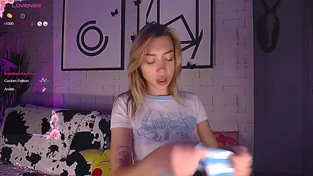 nikkichu from StripChat is Freechat