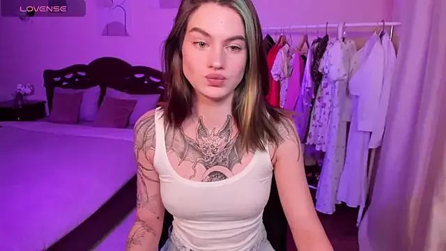 NikkieKatty from StripChat