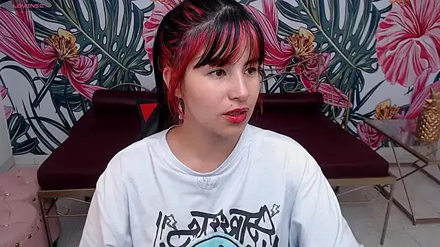 Try our girls live displays and explore the company of endless strippers, with beautiful physiques, vibrating toys and more.