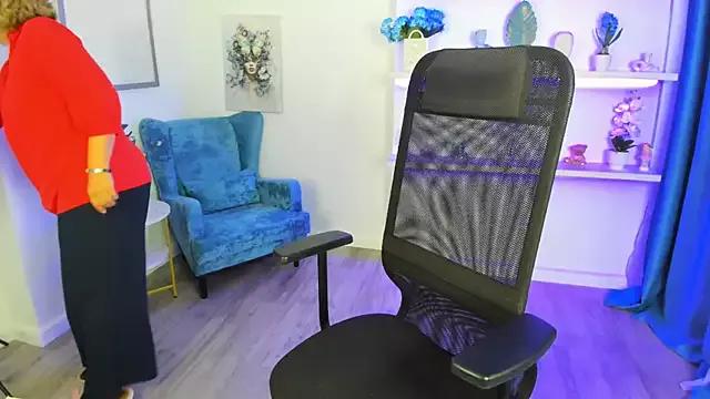 Try our girls live displays and explore the company of endless strippers, with beautiful physiques, vibrating toys and more.