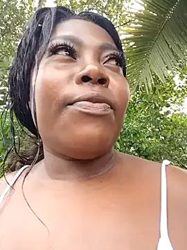 nini-will from StripChat is Freechat