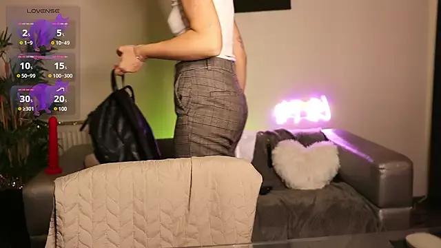 Try our girls live displays and explore the company of endless strippers, with beautiful physiques, vibrating toys and more.
