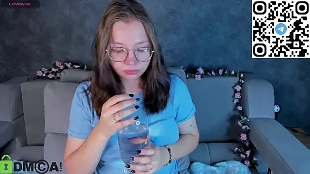 Nuura_Moore — foot massage