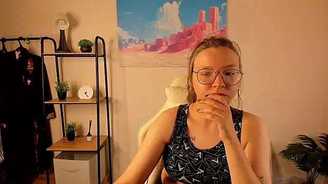 Try our girls live displays and explore the company of endless strippers, with beautiful physiques, vibrating toys and more.