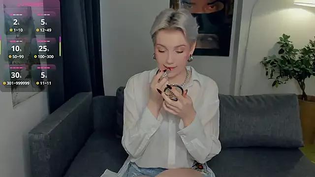 Try our girls live displays and explore the company of endless strippers, with beautiful physiques, vibrating toys and more.