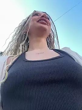 Try our girls live displays and explore the company of endless strippers, with beautiful physiques, vibrating toys and more.