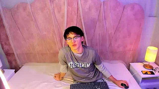oliver_big19 from StripChat is Freechat