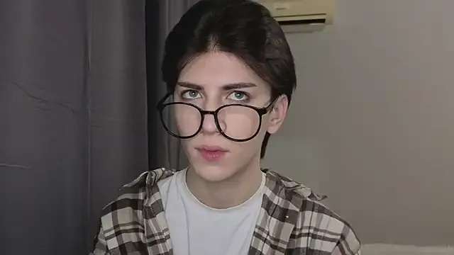 Oliver_star_boy_ — Freechat on StripChat