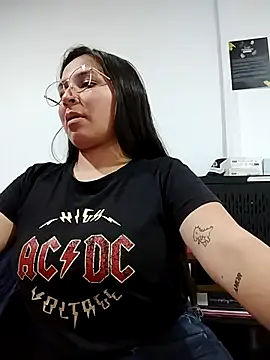 OliviaMartinez2 — Flash boobs