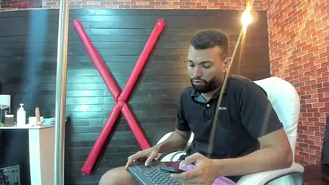 onlymen2025 — mostar culo