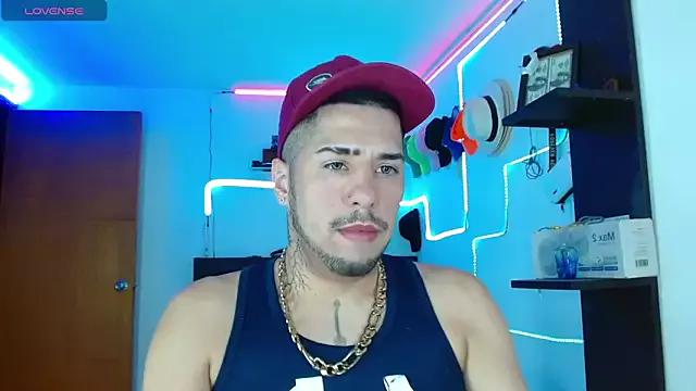 oscar22_cm from StripChat is Freechat