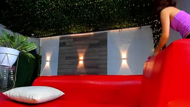 Try our girls live displays and explore the company of endless strippers, with beautiful physiques, vibrating toys and more.