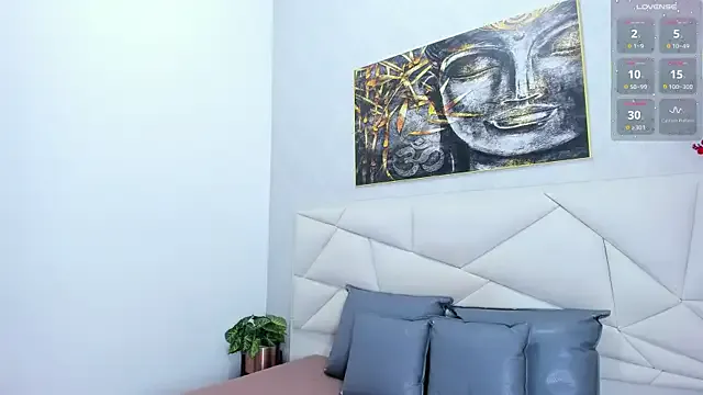 PariisTaylor — Slow dildo sucking with deep eye contact