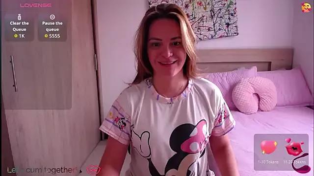 Try our girls live displays and explore the company of endless strippers, with beautiful physiques, vibrating toys and more.