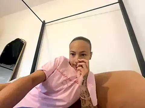 Peacheskm from StripChat is Freechat