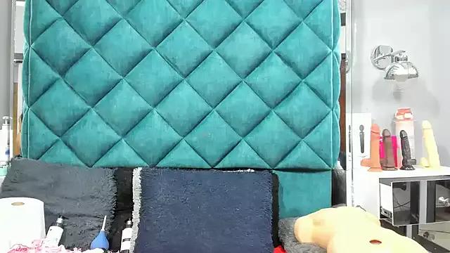 Try our girls live displays and explore the company of endless strippers, with beautiful physiques, vibrating toys and more.