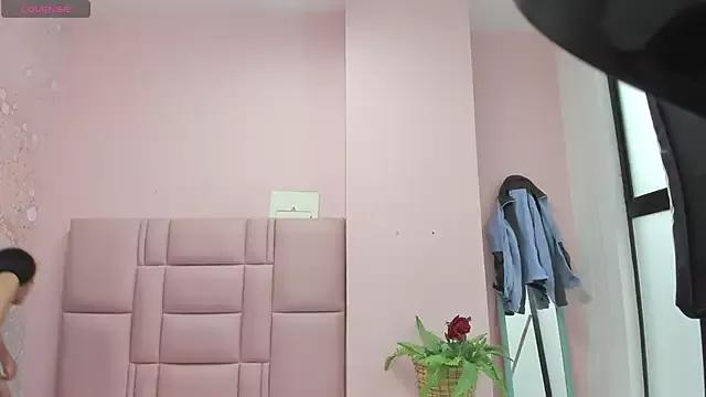 perlarizzo from StripChat is Freechat