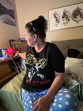 Try our girls live displays and explore the company of endless strippers, with beautiful physiques, vibrating toys and more.