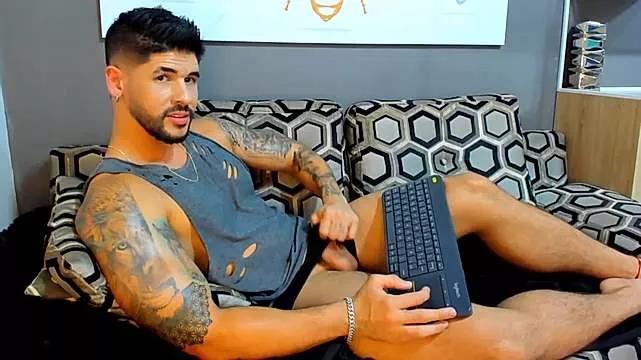 Try our girls live displays and explore the company of endless strippers, with beautiful physiques, vibrating toys and more.