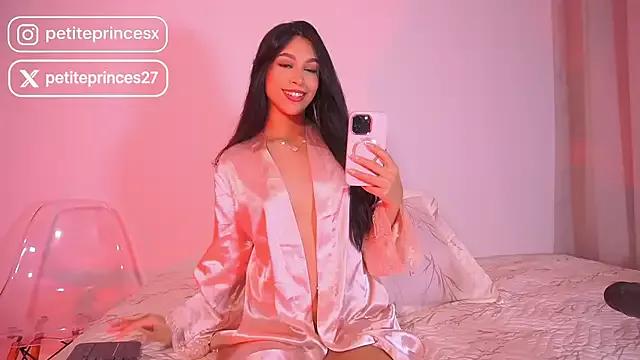 Try our girls live displays and explore the company of endless strippers, with beautiful physiques, vibrating toys and more.