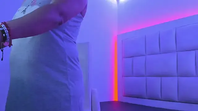 peyton__wat — two fingers inside the pussy