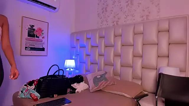 Try our girls live displays and explore the company of endless strippers, with beautiful physiques, vibrating toys and more.