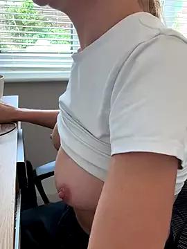 Try our girls live displays and explore the company of endless strippers, with beautiful physiques, vibrating toys and more.