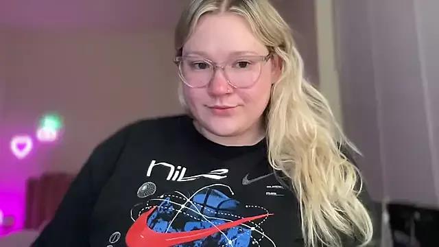 Try our girls live displays and explore the company of endless strippers, with beautiful physiques, vibrating toys and more.