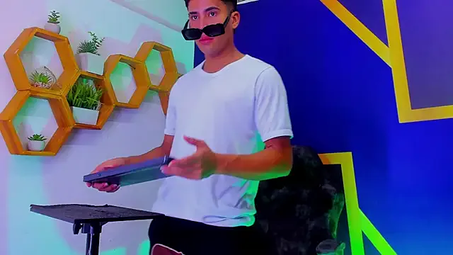 Avatar of Play_boys_Hot2