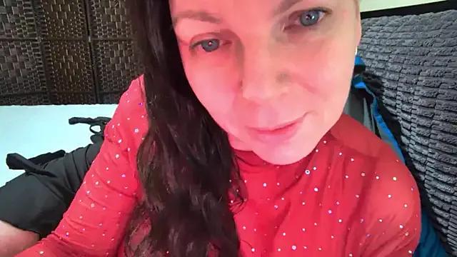 PlayfulcurvyyMilf from StripChat is Freechat