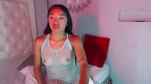 Try our girls live displays and explore the company of endless strippers, with beautiful physiques, vibrating toys and more.