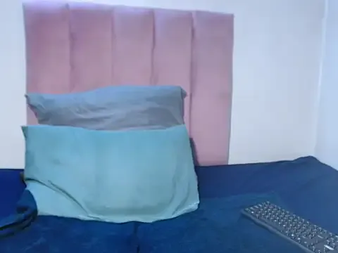 Pretty-001 — Squirt show