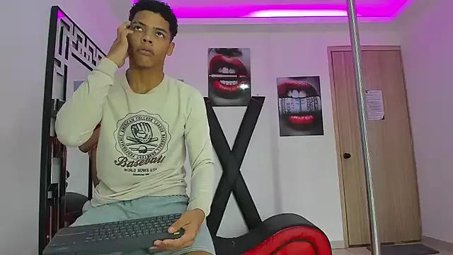 Try our girls live displays and explore the company of endless strippers, with beautiful physiques, vibrating toys and more.