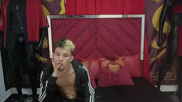 Pride_couple from StripChat is Freechat