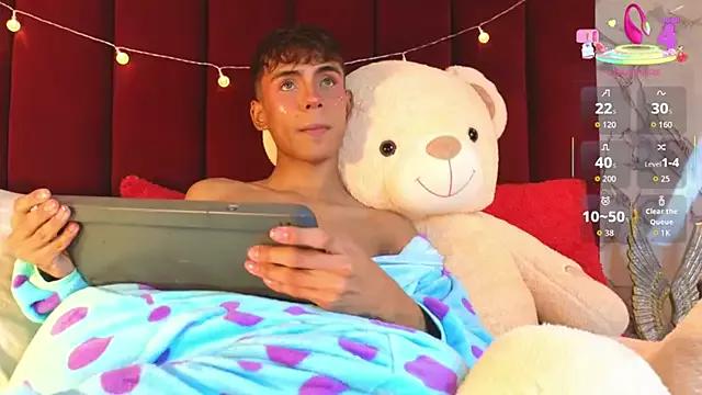 Try our girls live displays and explore the company of endless strippers, with beautiful physiques, vibrating toys and more.