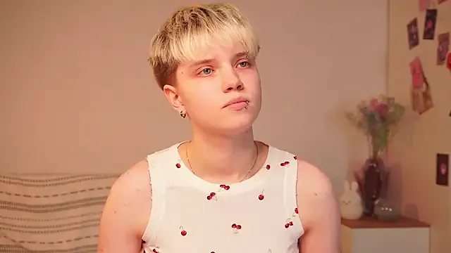 puffimini — sexy licking my cam