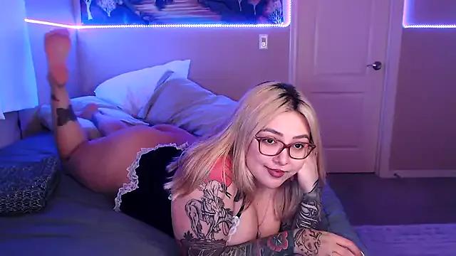 Try our girls live displays and explore the company of endless strippers, with beautiful physiques, vibrating toys and more.