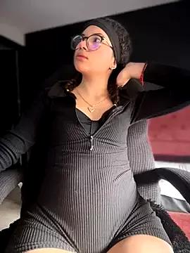 Queen__Love from StripChat is Freechat