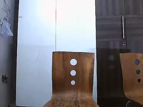 Queen_hot_pari from StripChat is Freechat