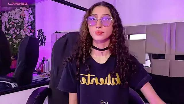Queenjenn__ from StripChat is Freechat