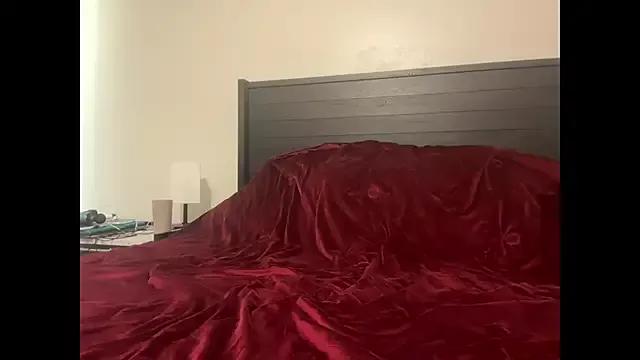 QueenLolaX from StripChat is Freechat