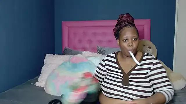 QueenOfThickness1984 from StripChat is Freechat