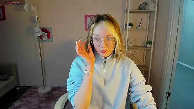 Try our girls live displays and explore the company of endless strippers, with beautiful physiques, vibrating toys and more.