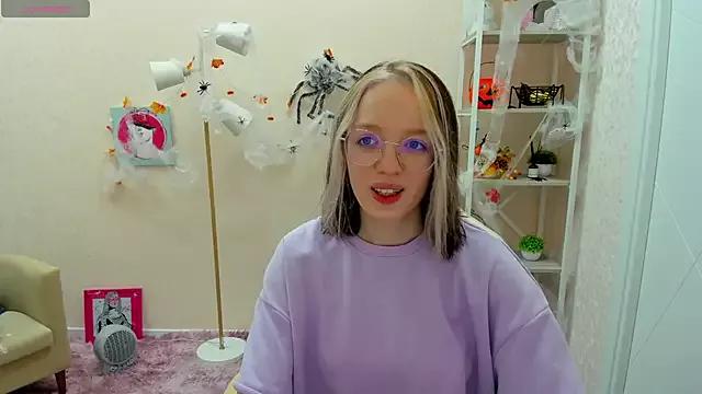 Try our girls live displays and explore the company of endless strippers, with beautiful physiques, vibrating toys and more.