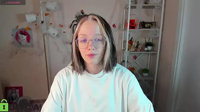 Try our girls live displays and explore the company of endless strippers, with beautiful physiques, vibrating toys and more.