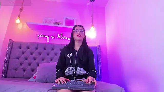 Try our girls live displays and explore the company of endless strippers, with beautiful physiques, vibrating toys and more.